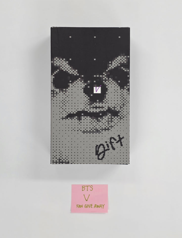 V (of BTS) "Layover" - Broadcast Fan Giveaway Necklace + Hair tie Set [26.04.10]