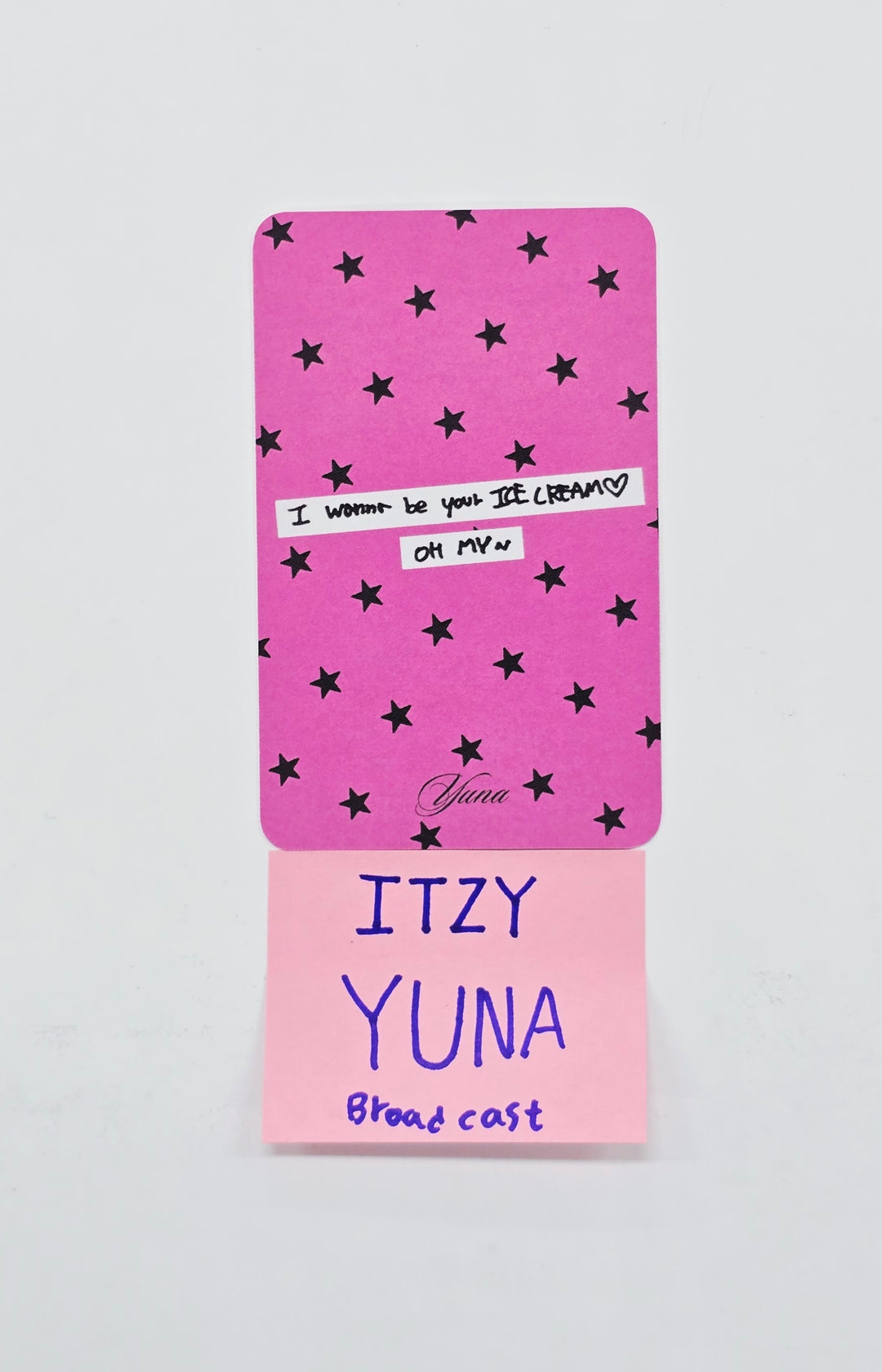 YUNA (of ITZY) "Ice Cream" - Braodcast Photocard [26.04.15]