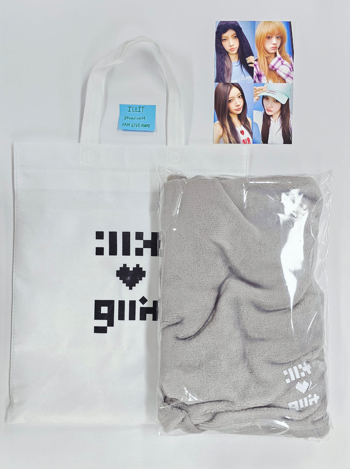 ILLIT "NOT CUTE ANYMORE" - Broadcast Fan Giveaway Photocard + Blanket Set [26.04.29]