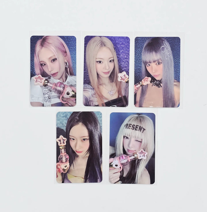 ITZY "Motto"- POP-UP Store Official MD Event Photocard [26.05.20]