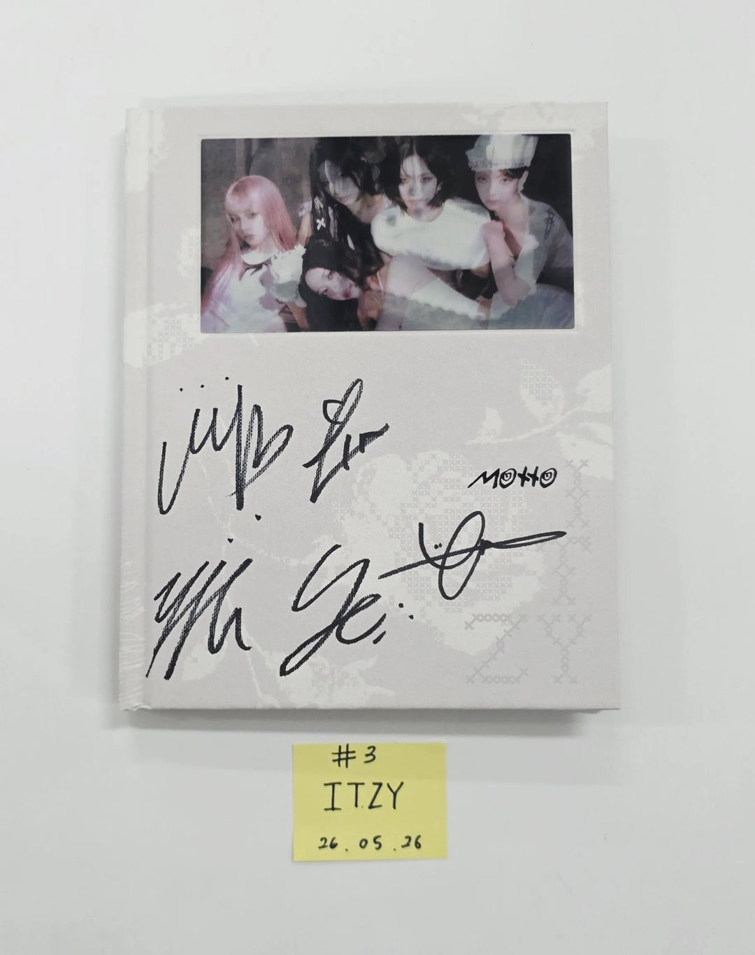 ITZY "Motto"- Hand Autograhped(Signed) Promo Album [26.05.26]