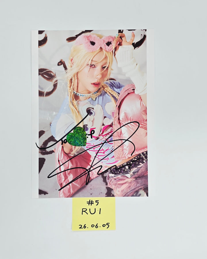 XLOV "UXLXVE" - A Cut Page From Fansign Event Album [26.06.05]