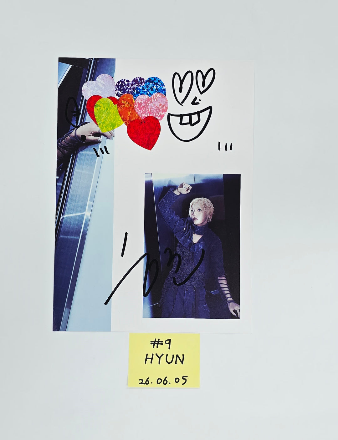XLOV "UXLXVE" - A Cut Page From Fansign Event Album [26.06.05]