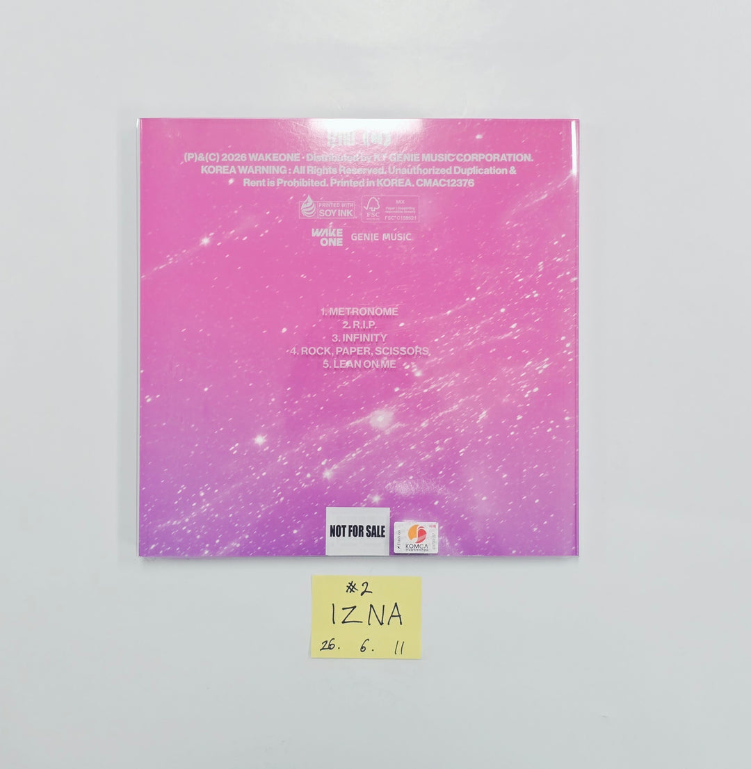 IZNA "SET THE TEMPO" - Hand Autographed(Signed) Promo Album [26.06.11]