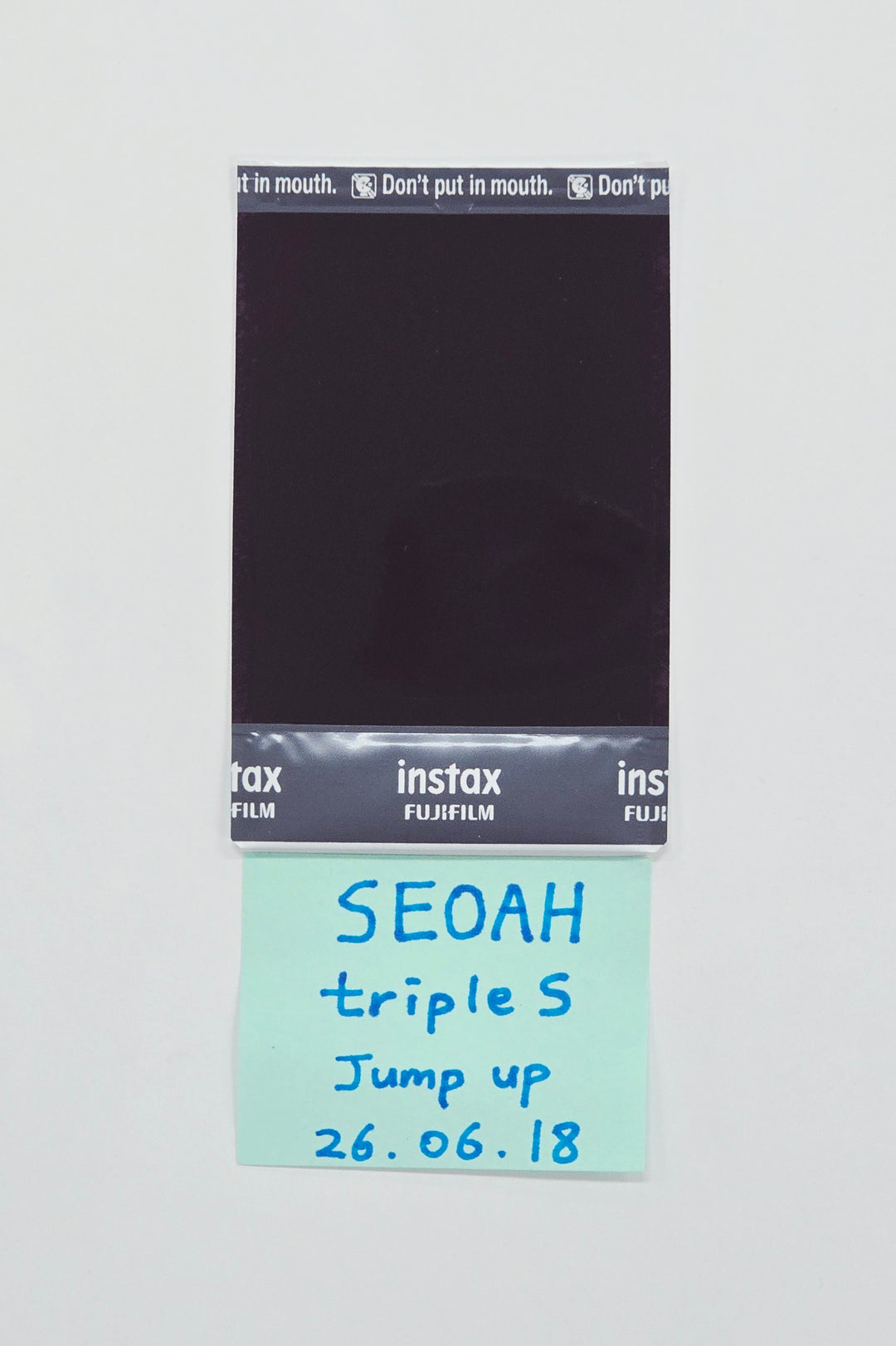 SEOAH (of Triples) - Hand Autographed(Signed) Polaroid [26.06.18]