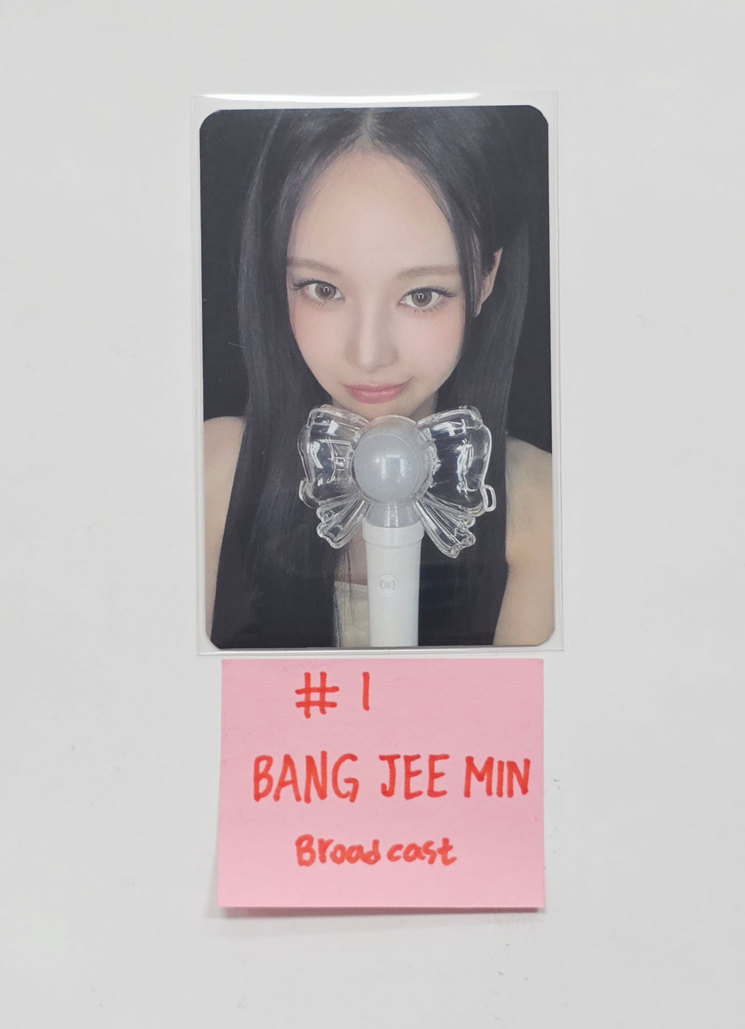 IZNA - Broadcast Photocard [26.06.25]