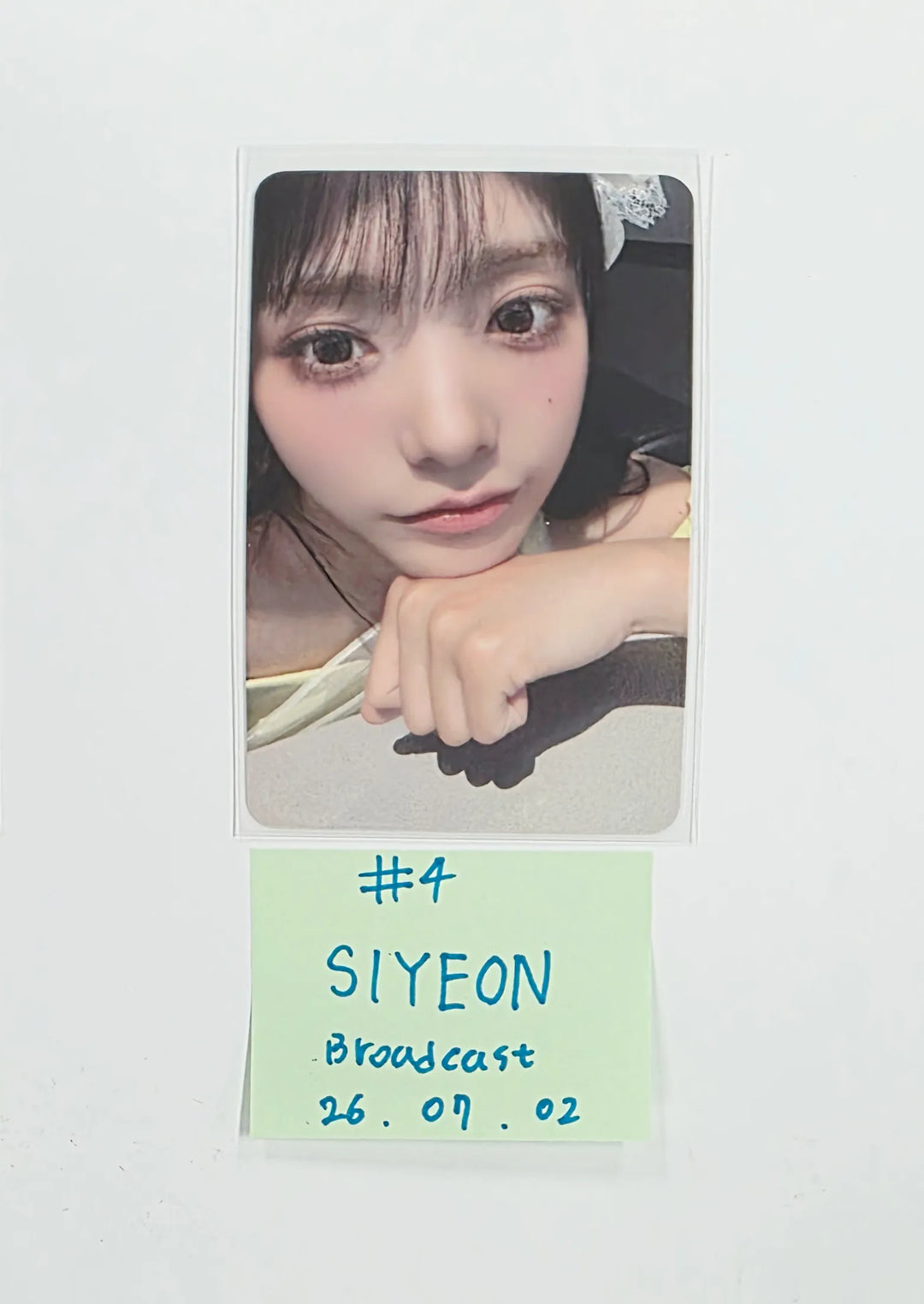 QWER - ENA Broadcast Photocard [26.07.02]