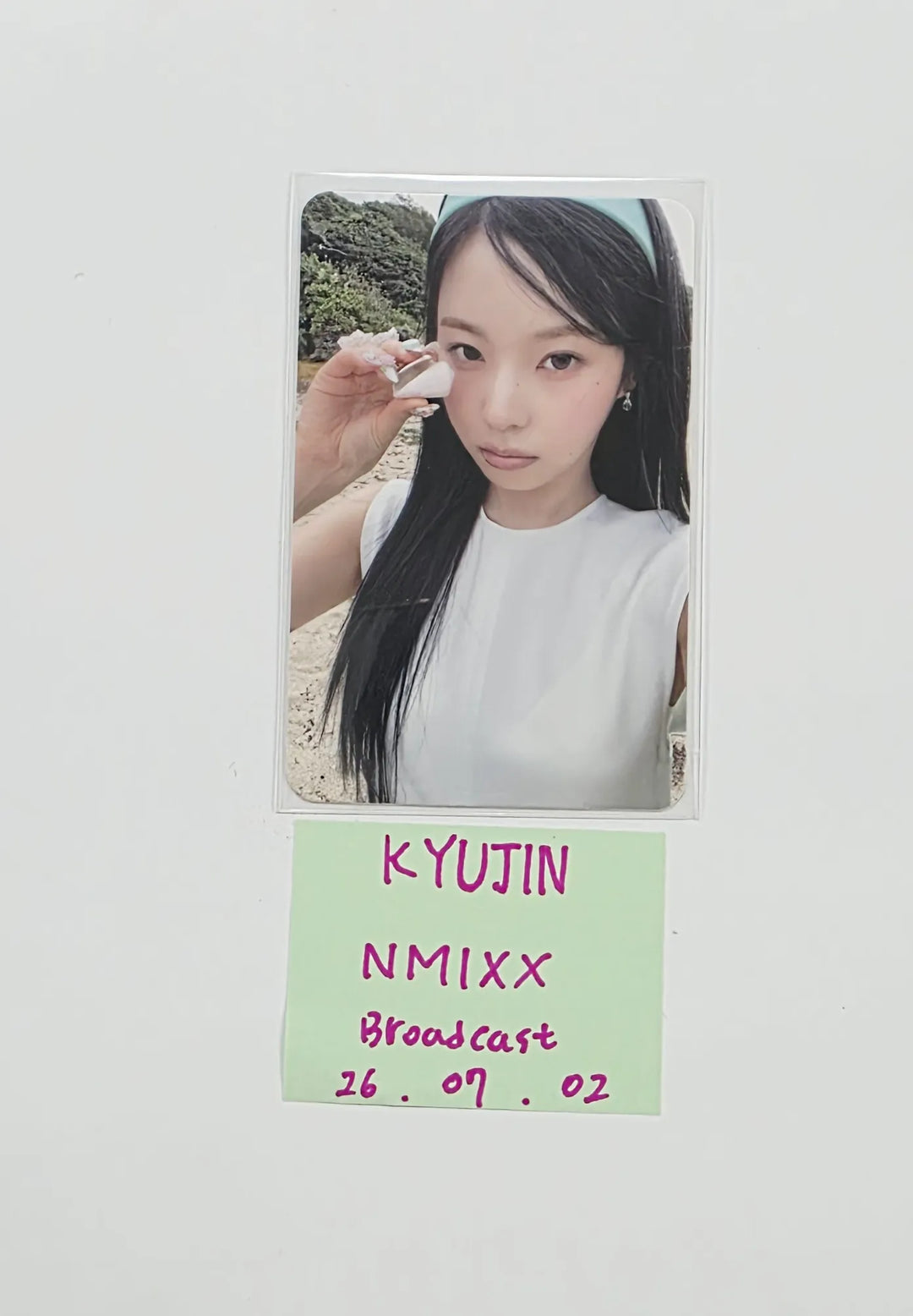 KYUJIN (of NMIXX) "Heavy Serenade" - Broadcast Photocard [26.07.02]