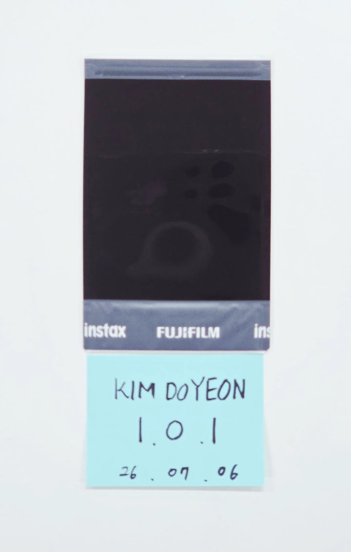 KIM DOYEON (of I.O.I) - Hand Autographed(Signed) Polaroid [26.07.06]