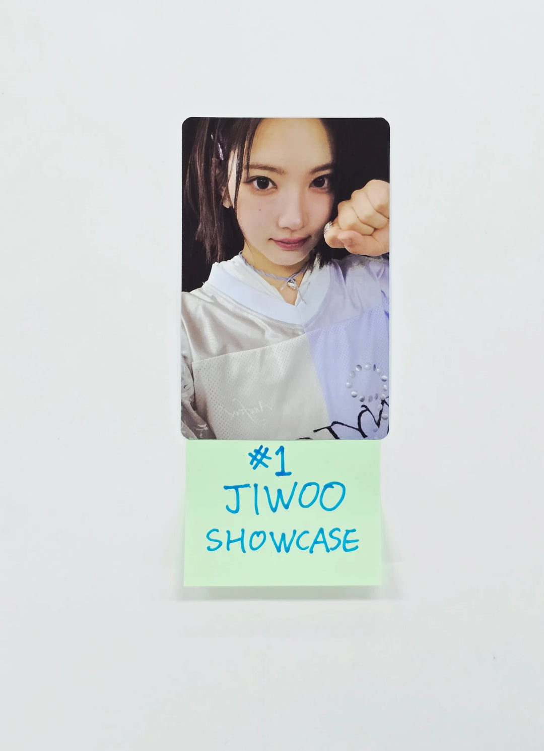 Hearts2Hearts - Debut Showcase Broadcast Photocard [26.07.10]