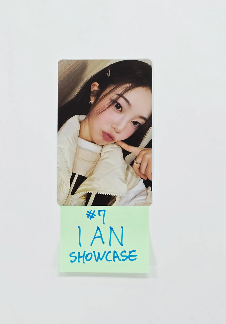 Hearts2Hearts - Debut Showcase Broadcast Photocard [26.07.10]