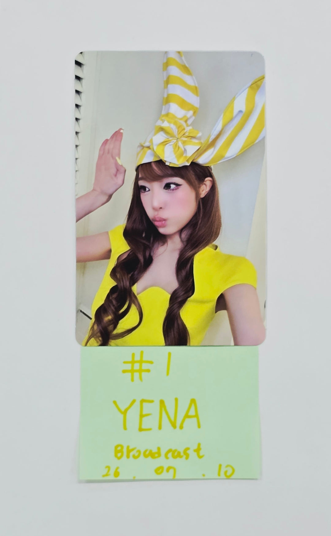 YENA "LOVE CATCHER" - Broadcast Photocard [26.07.10]