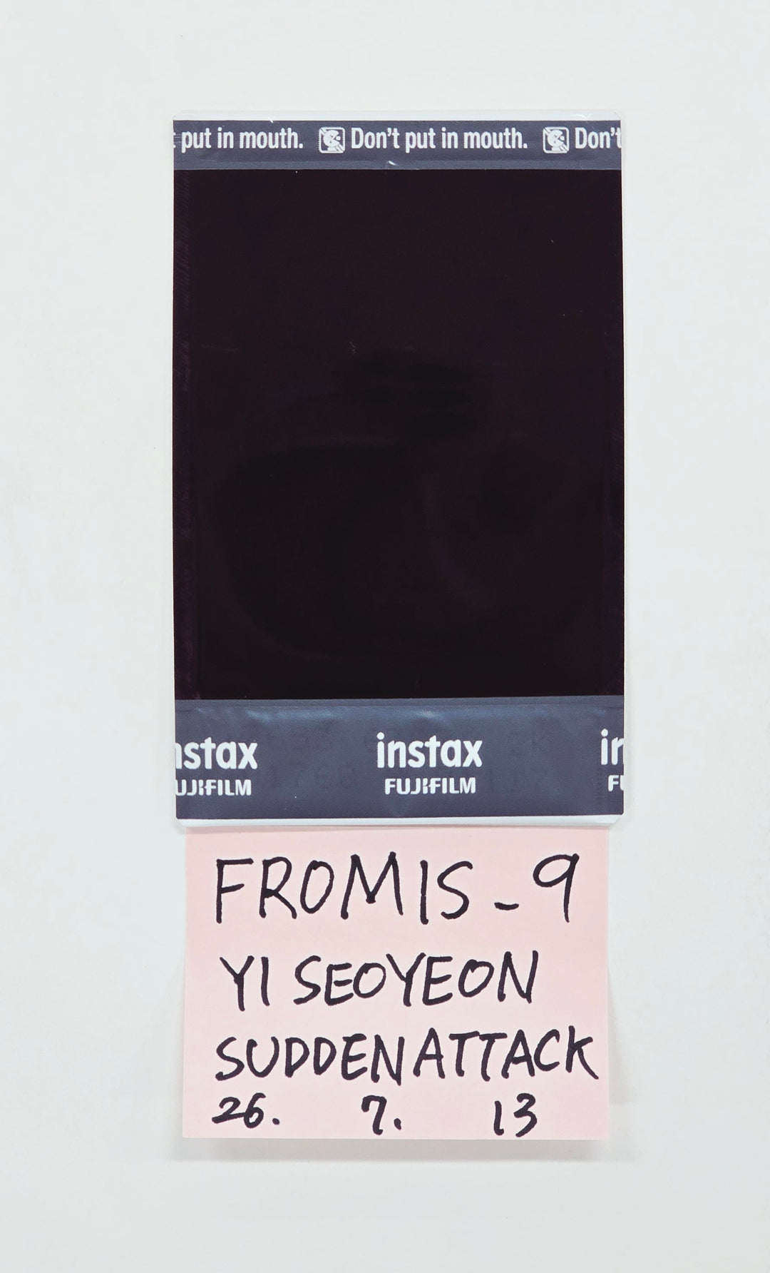 YI SEOYEON (of Fromis_9) - Hand Autographed(Signed) Polaroid [26.07.13]