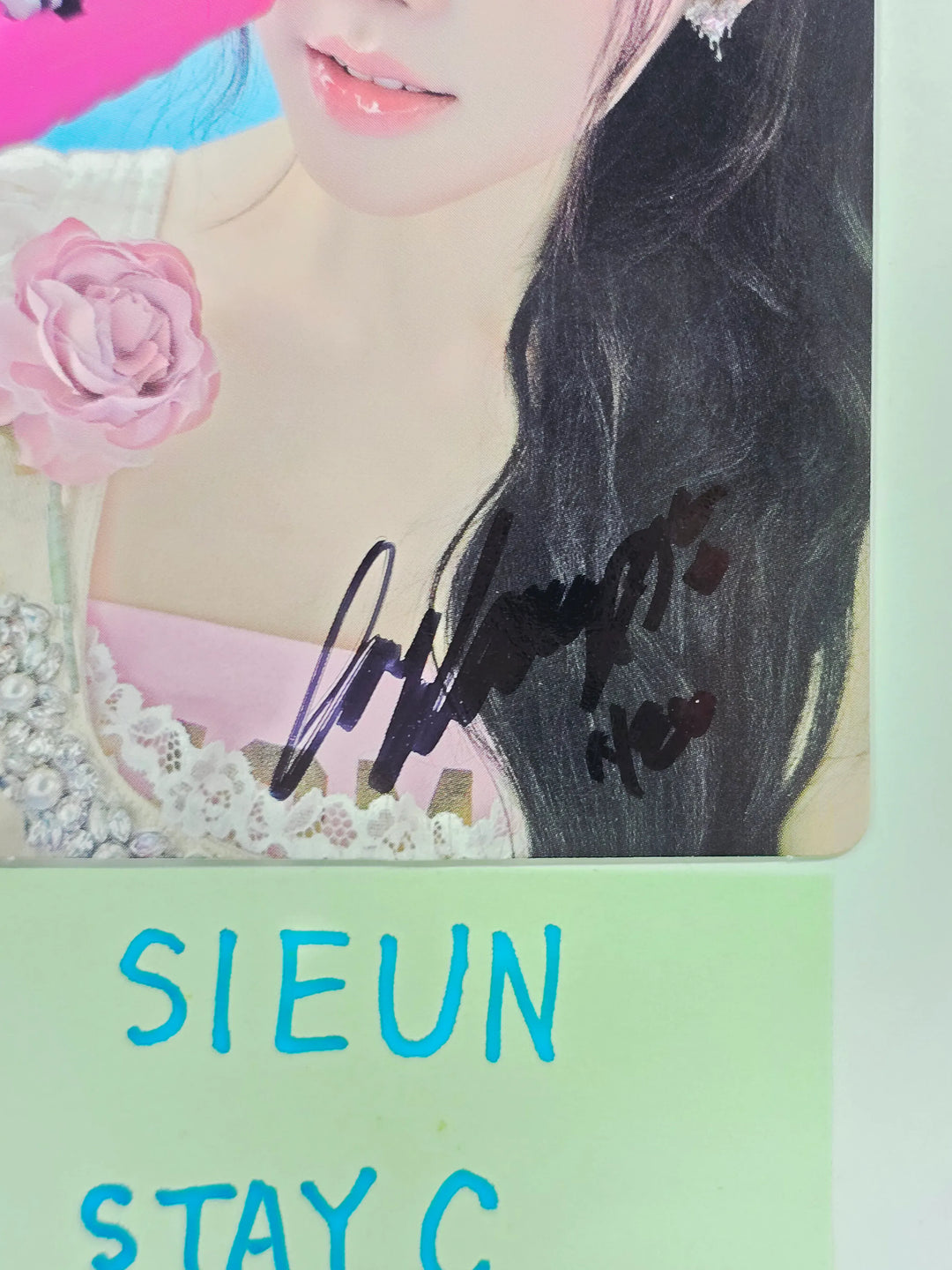 SIEUN (of StayC) "2:LOVE" - Hand Autographed(Signed) Broadcast Photocard [26.07.15]