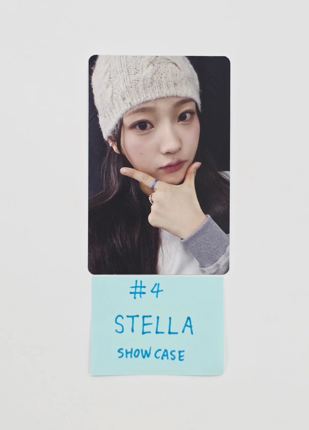 Hearts2Hearts - Debut Showcase Broadcast Photocard [26.07.23]