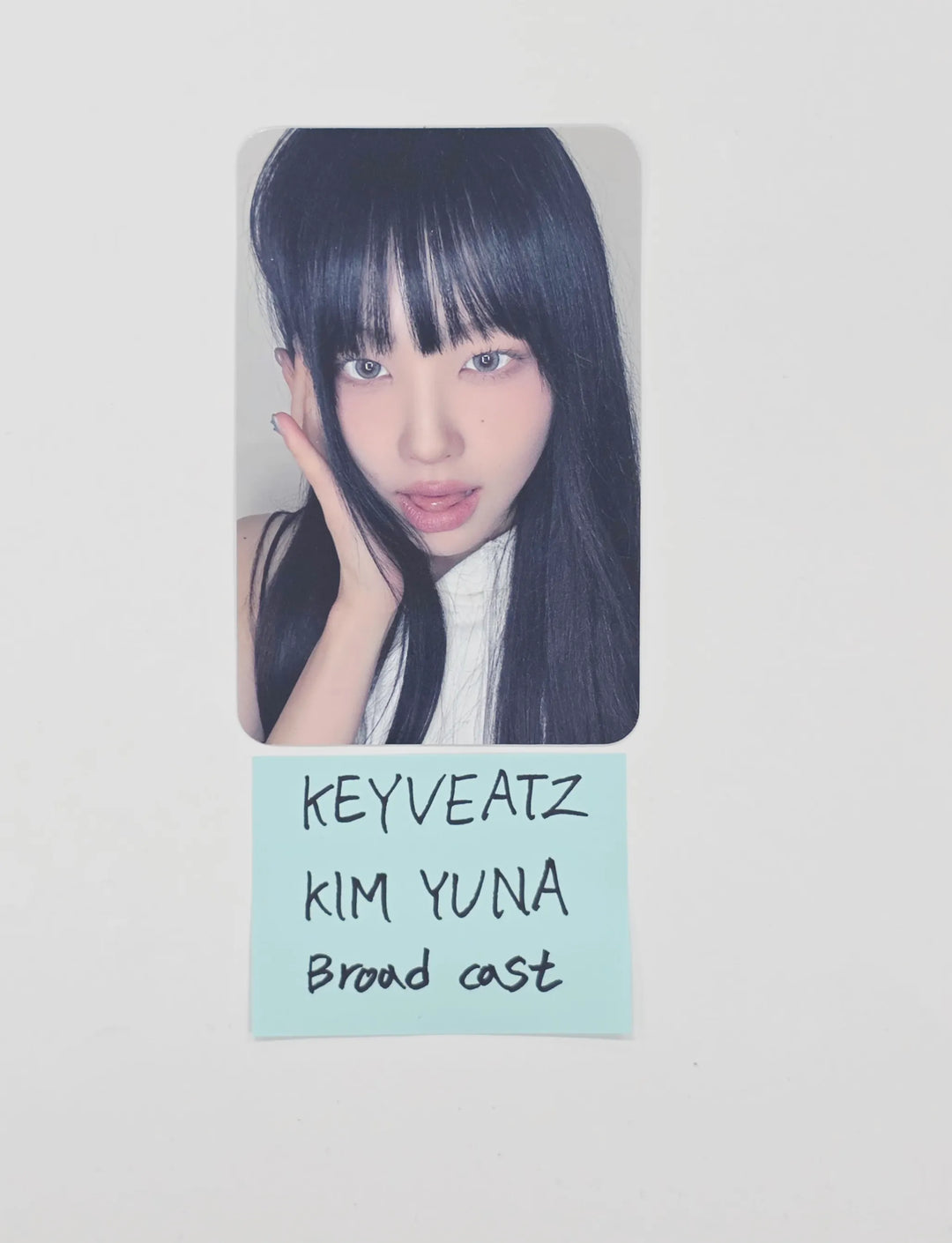KIM YUNA (of Keyveatz) - Broadcast Photocard [26.07.28]