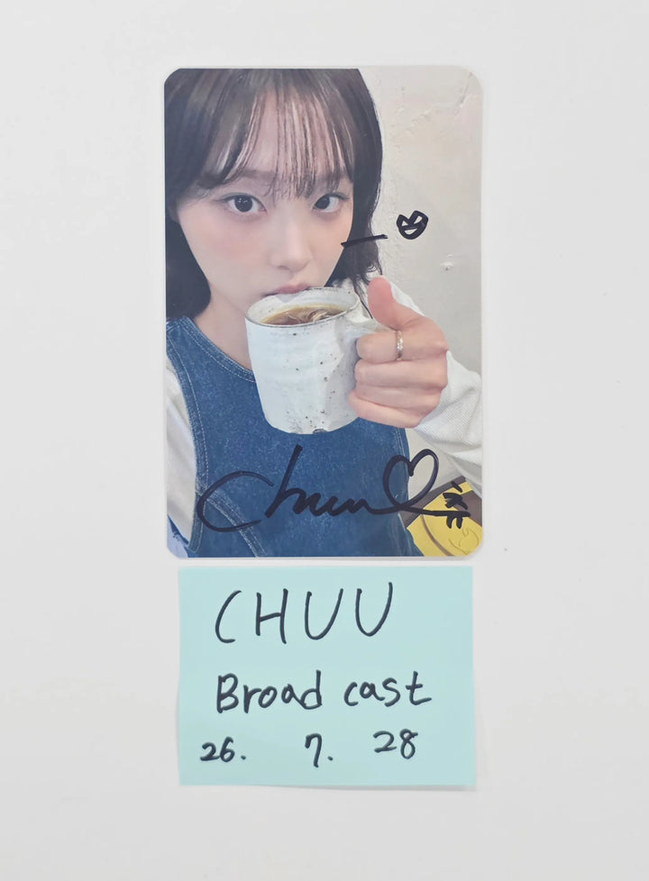 CHUU "Strawberry Rush" - Broadcast Hand Autographed(Signed)  Photocard [26.07.28]