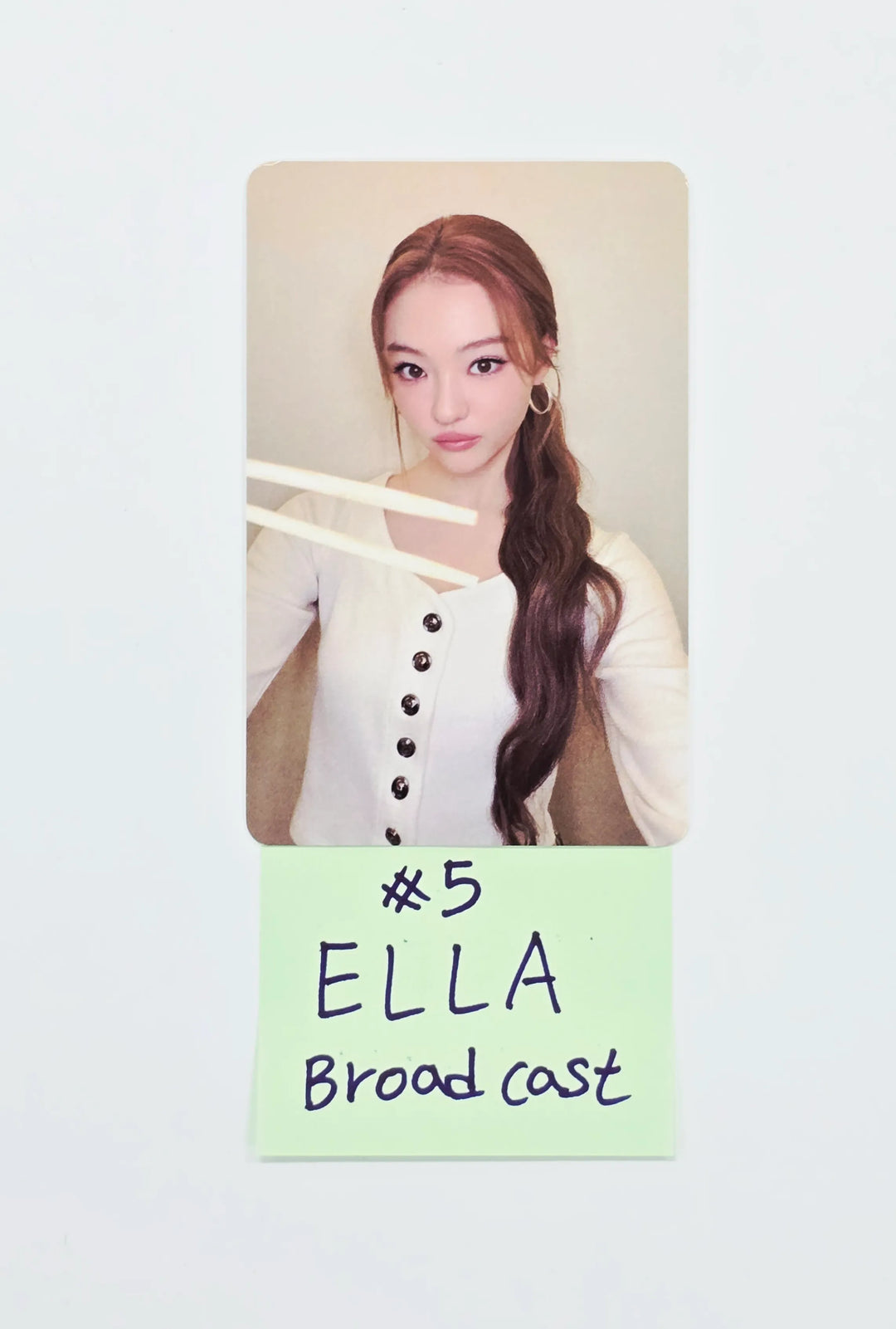 MEOVV - SHOW MUSIC CORE Broadcast Photocard [26.07.29]