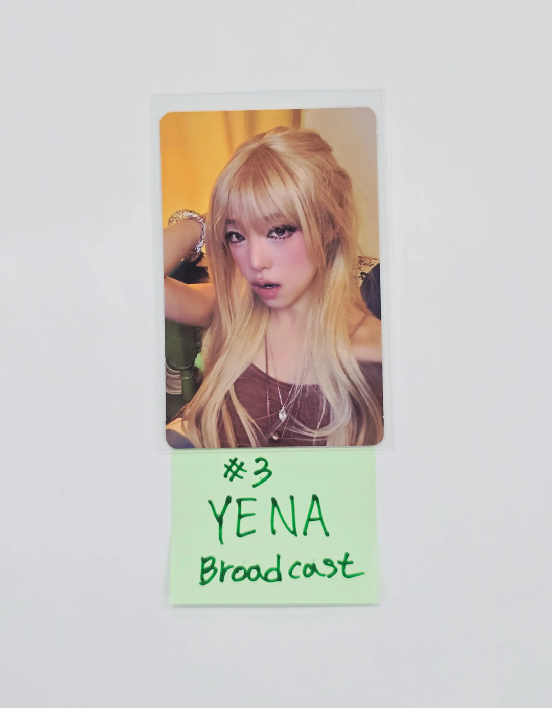 YENA - Broadcast Photocard [26.07.29]