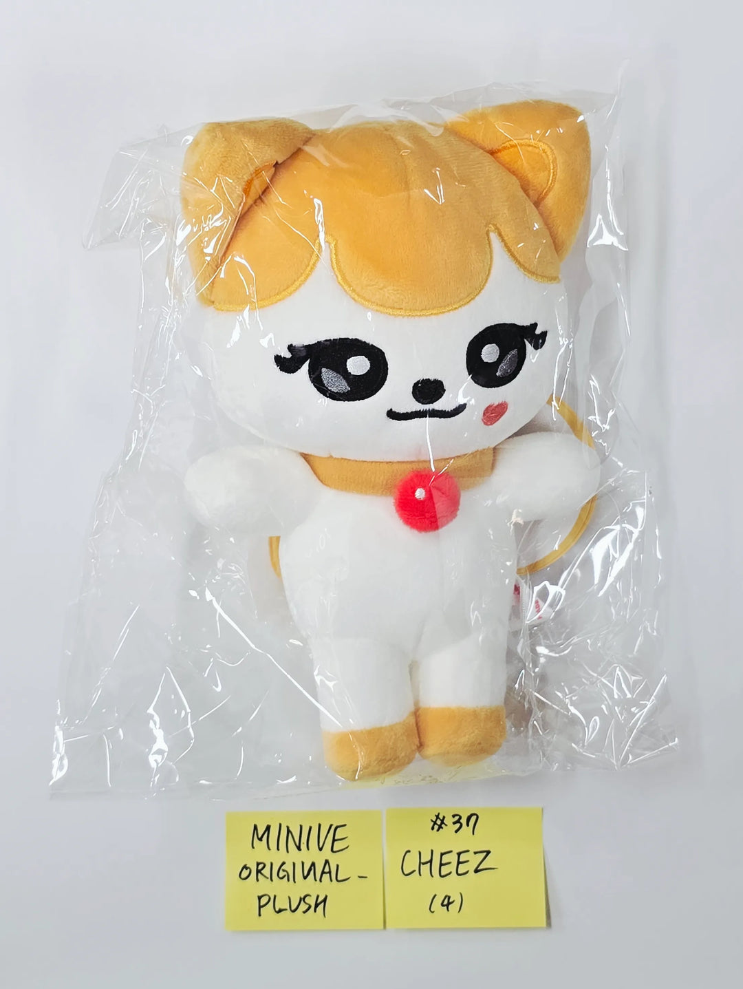 IVE - "Dive into Minive" POP-UP Store Official MD (2) [26.07.30]