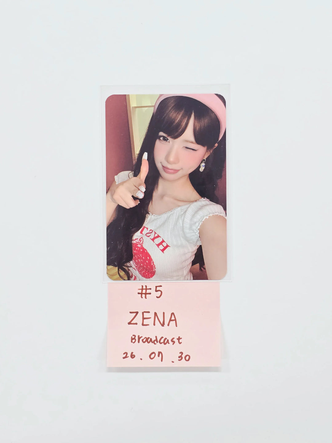 RESCENE "Pretty Girl" - Broadcast Photocard [26.07.30]