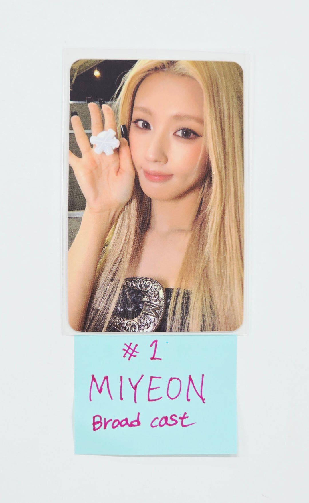 I-DLE "We made" - Broadcast MINI FANMEETING Photocard [26.08.05]
