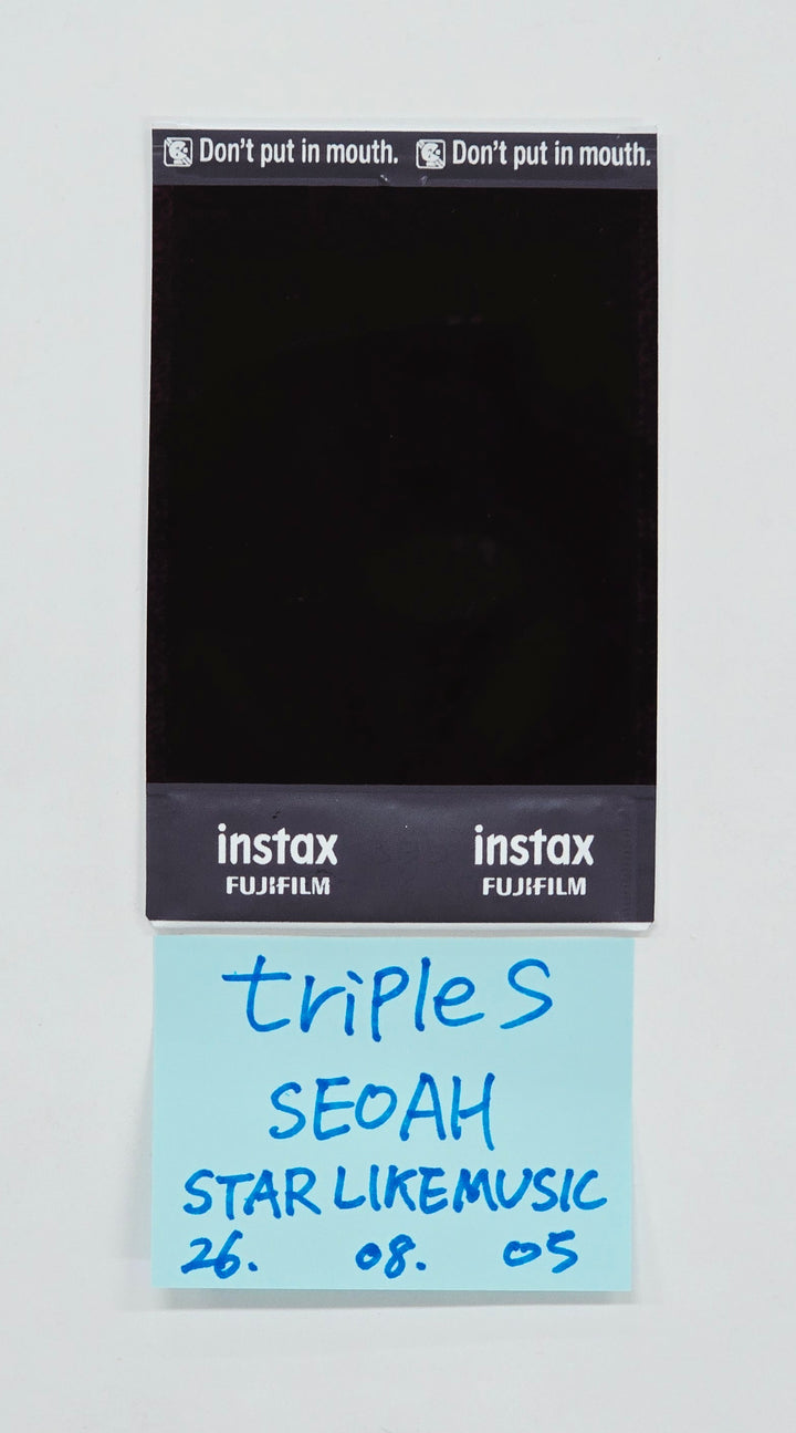 SEOAH (of Triples) - Hand Autographed(Signed) Polaroid [26.08.05]
