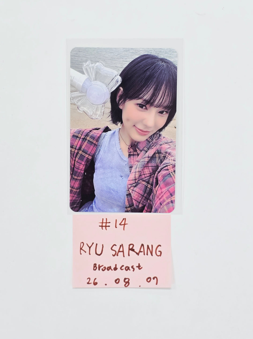 IZNA "METRONOME" - Broadcast Photocard (RYUSARANG,CHOIJUNGEUN,JEONGSAEBI) [26.08.07]