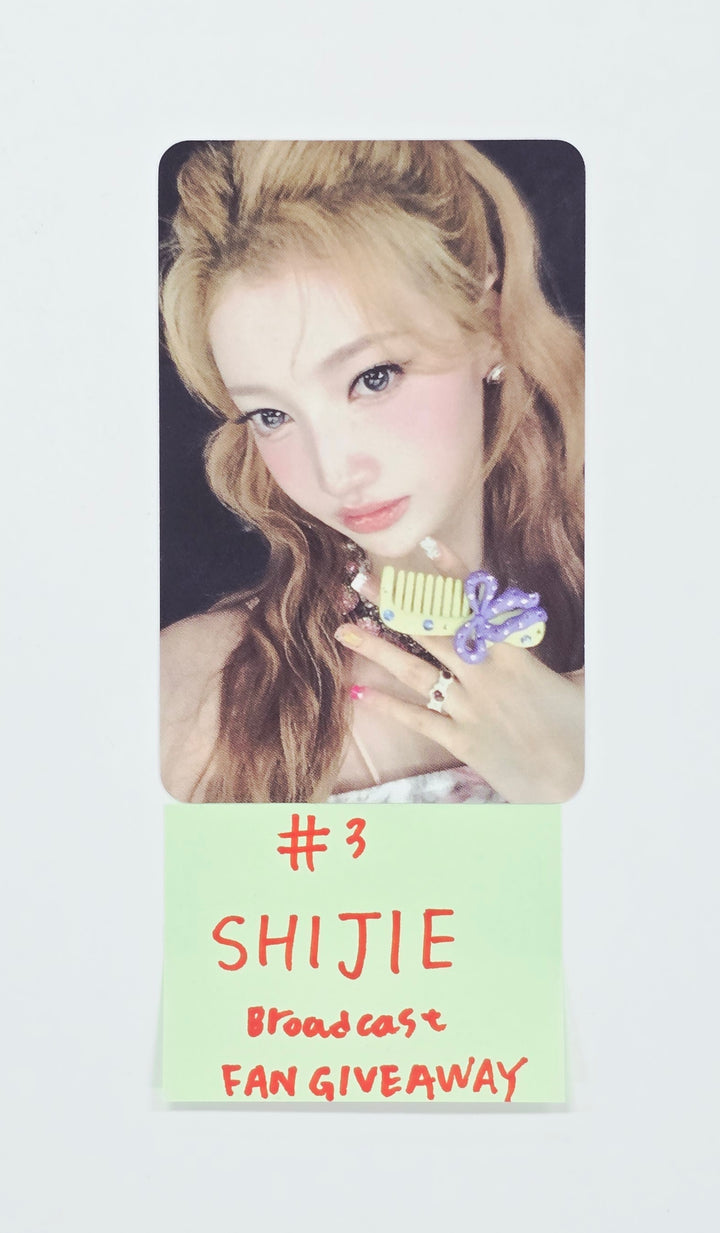 A2O MAY - Broadcast Fan Giveaway Photocard [26.08.11]