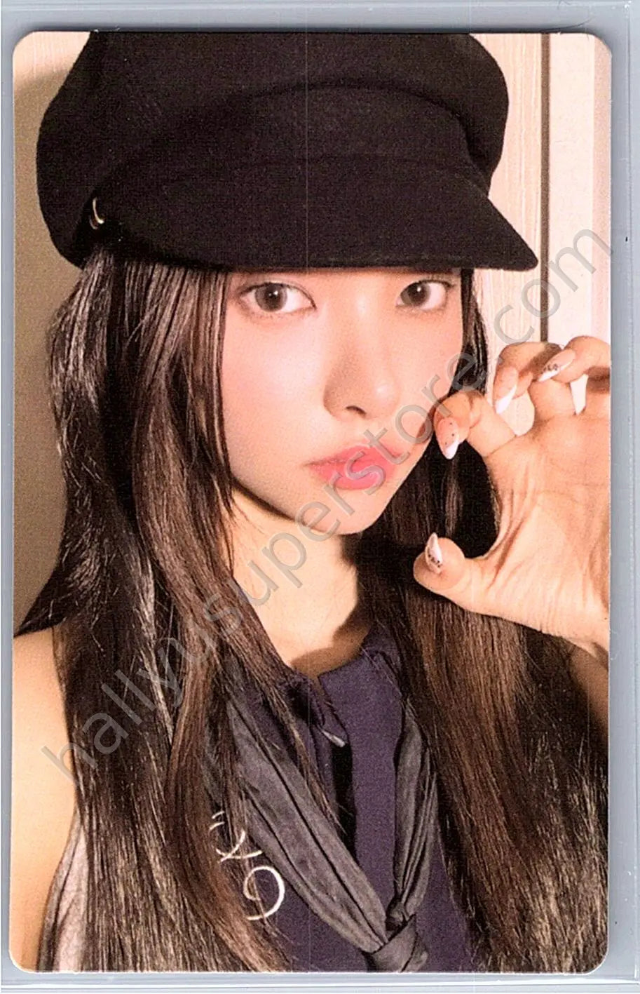 ILLIT - Yunah - bomb album photocard B version pink bomb version