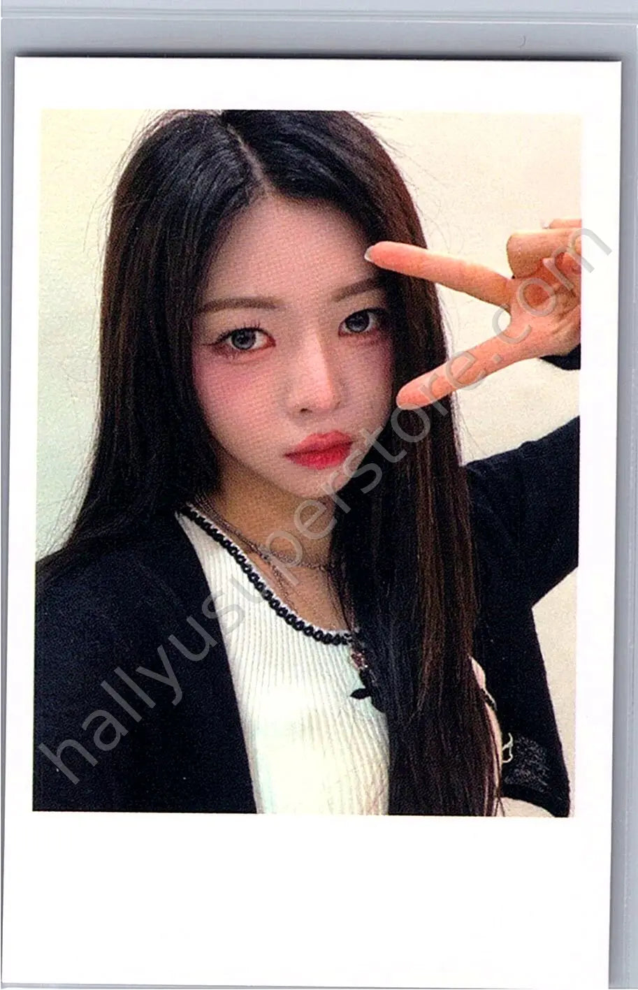tripleS - Dahyun - Beyond Beauty Jump-up polaroid