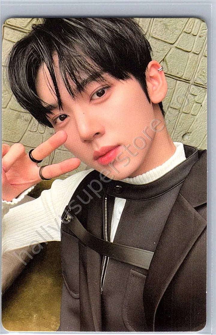 ZEROBASEONE - Yujin - Melting Point album photocard B version loyalty version