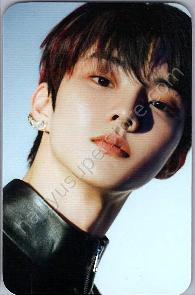 THE BOYZ - Q - Reveal album photocard moon version non-random platform version