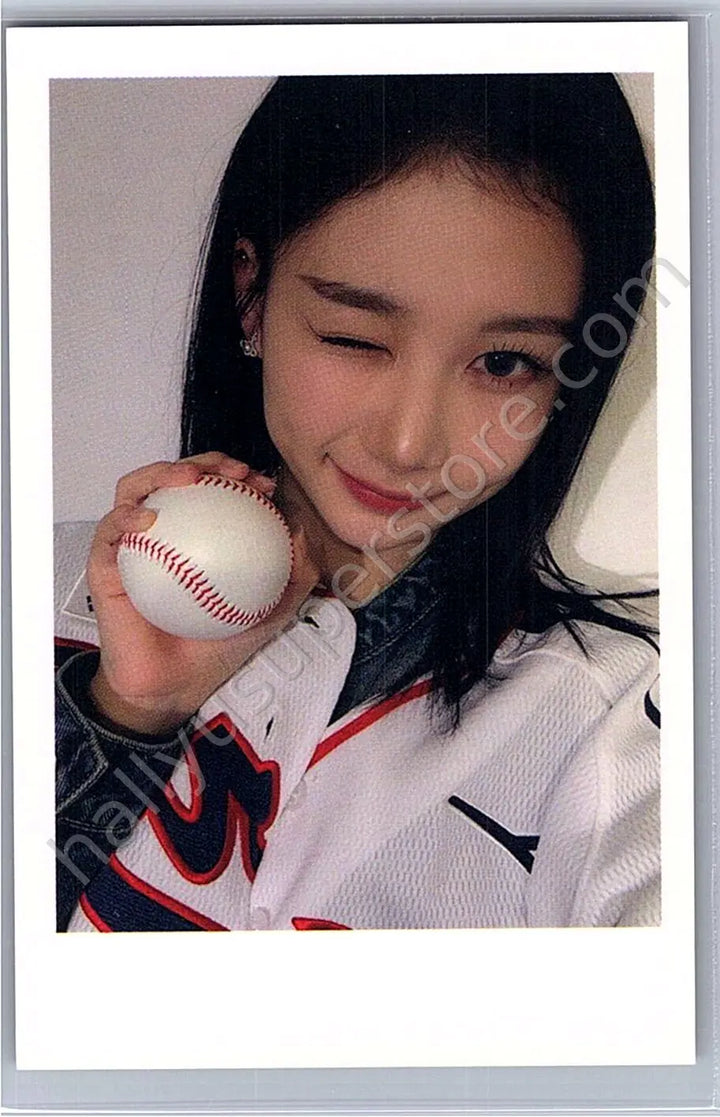tripleS - Kaede - Assemble25 Jump-up polaroid