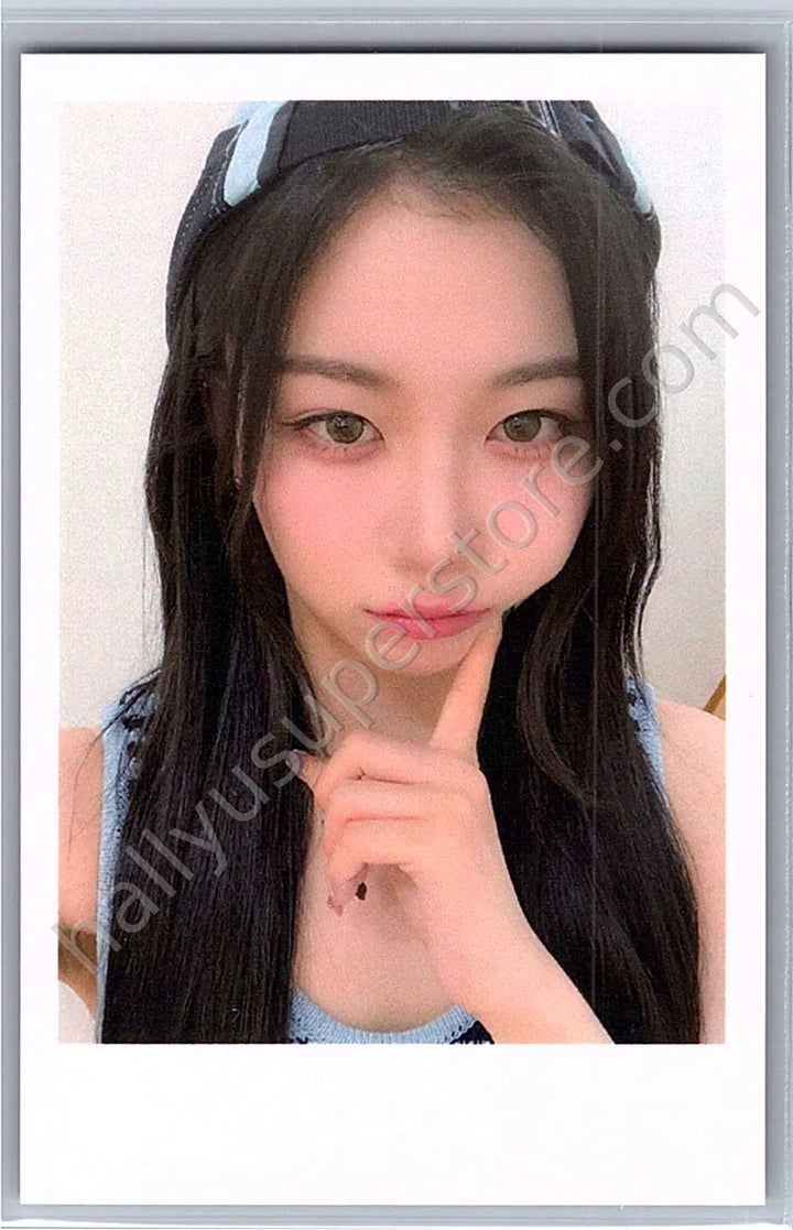 tripleS - Kaede - Assemble25 Jump-up polaroid