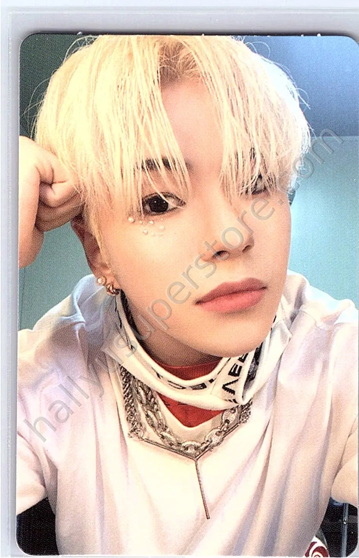 TREASURE - Yoon Jaehyuk - THE SECOND STEP : CHAPTER TWO album photocard deep blue version selfie