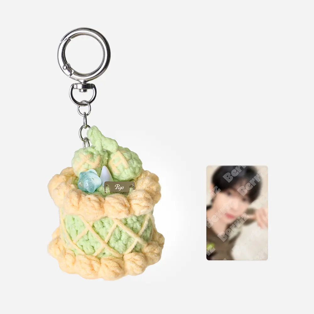 [Pre-Order] RYO(NCT Wish) - ARTIST BIRTHDAY CROCHET MINI CAKE KEYRING