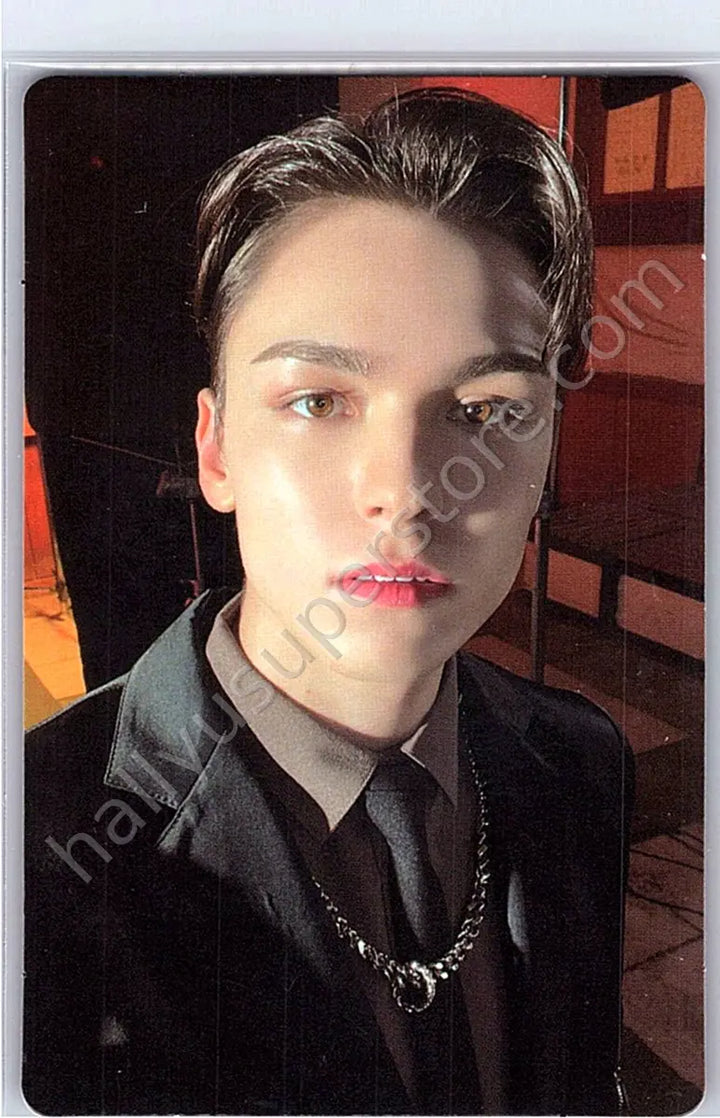 SEVENTEEN - Vernon - Attacca
