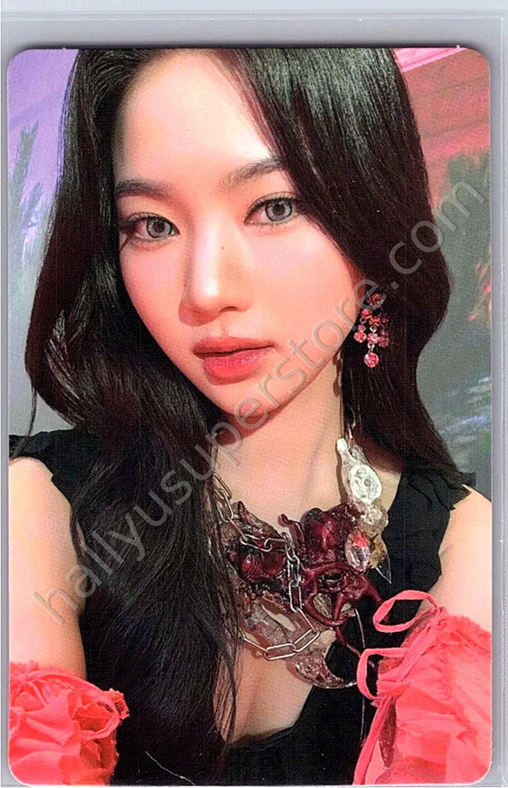 STAYC - Isa - Metamorphic album photocard cheeky version