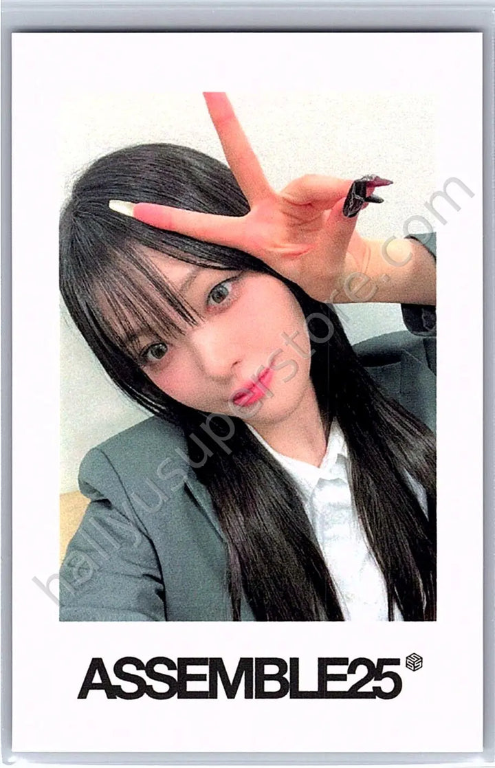 tripleS - Lynn - Assemble25 b.stage+ event polaroid