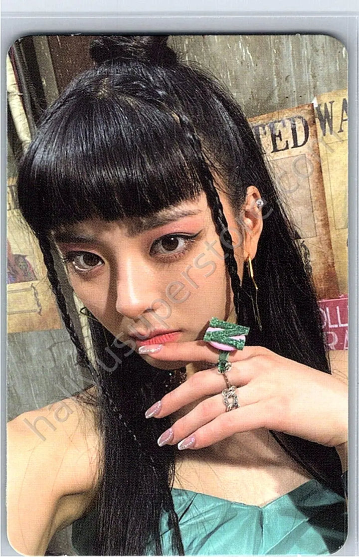 ITZY - Yuna - NOT SHY album photocard