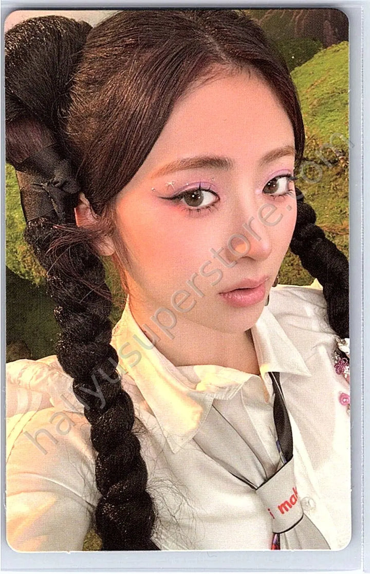 LE SSERAFIM - Huh Yunjin - LE SSERAFIM - Huh Yunjin - CRAZY Album weverse shop global (wvg) pre-order benefit (pob) standard version