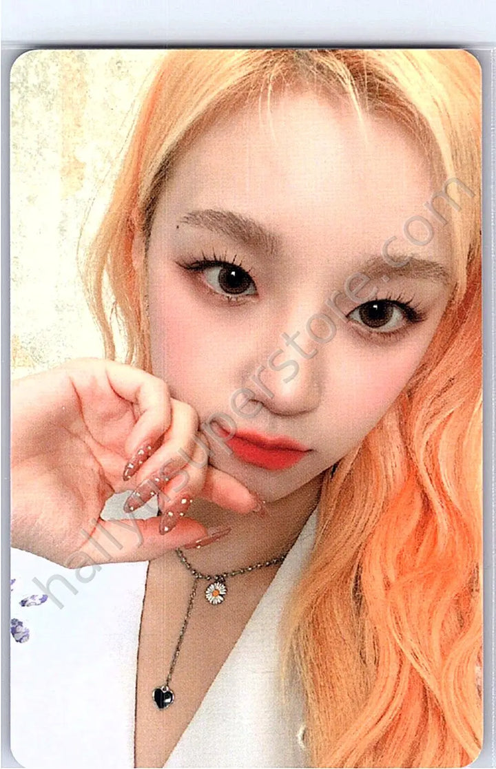 i-dle - Yuqi - 2023 Season’s Greetings [Blooming Day] pob (pre-order benefit) season&