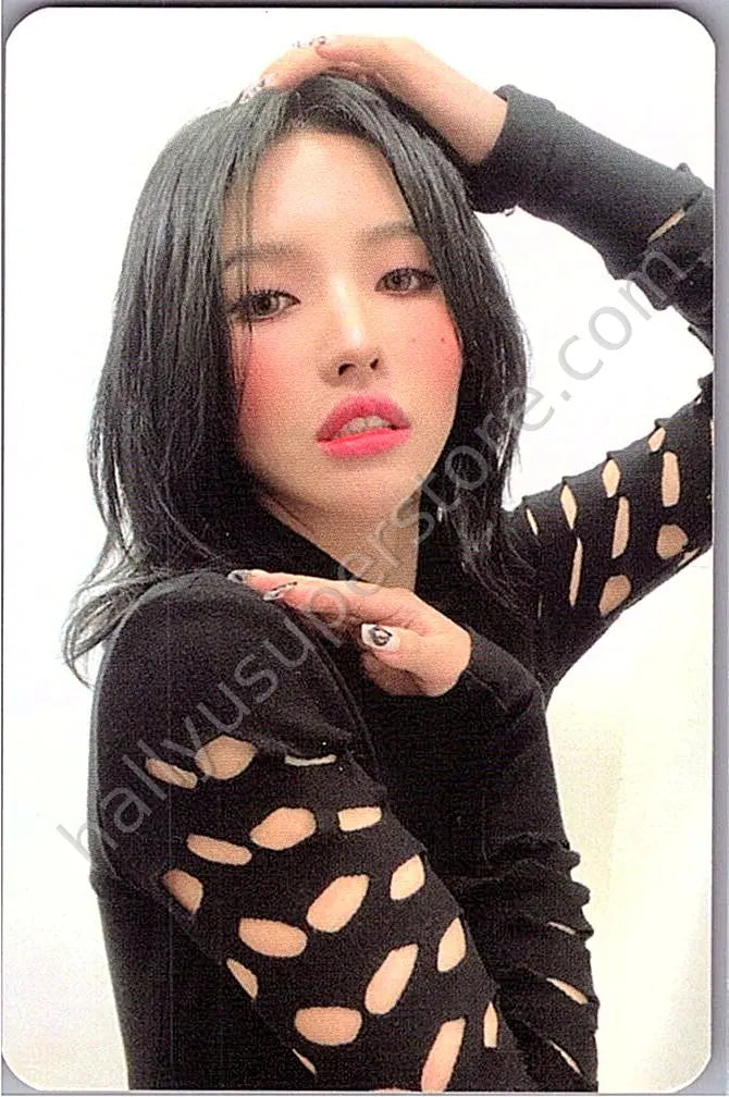 i-dle - Soyeon - I Never Die album photocard non-selfie risky version