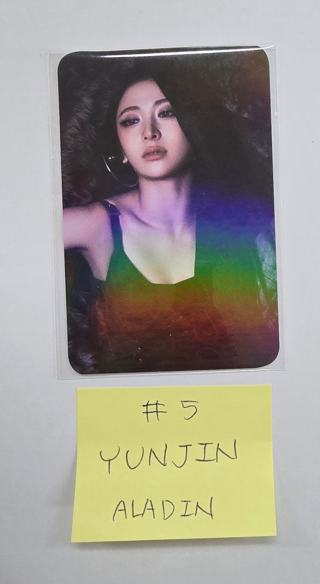 Le Sserafim "Hot" - Aladin Pre-Order Benefit Hologram Photocard [Weverse Album Ver.] (Restocked) [25.3.18]
