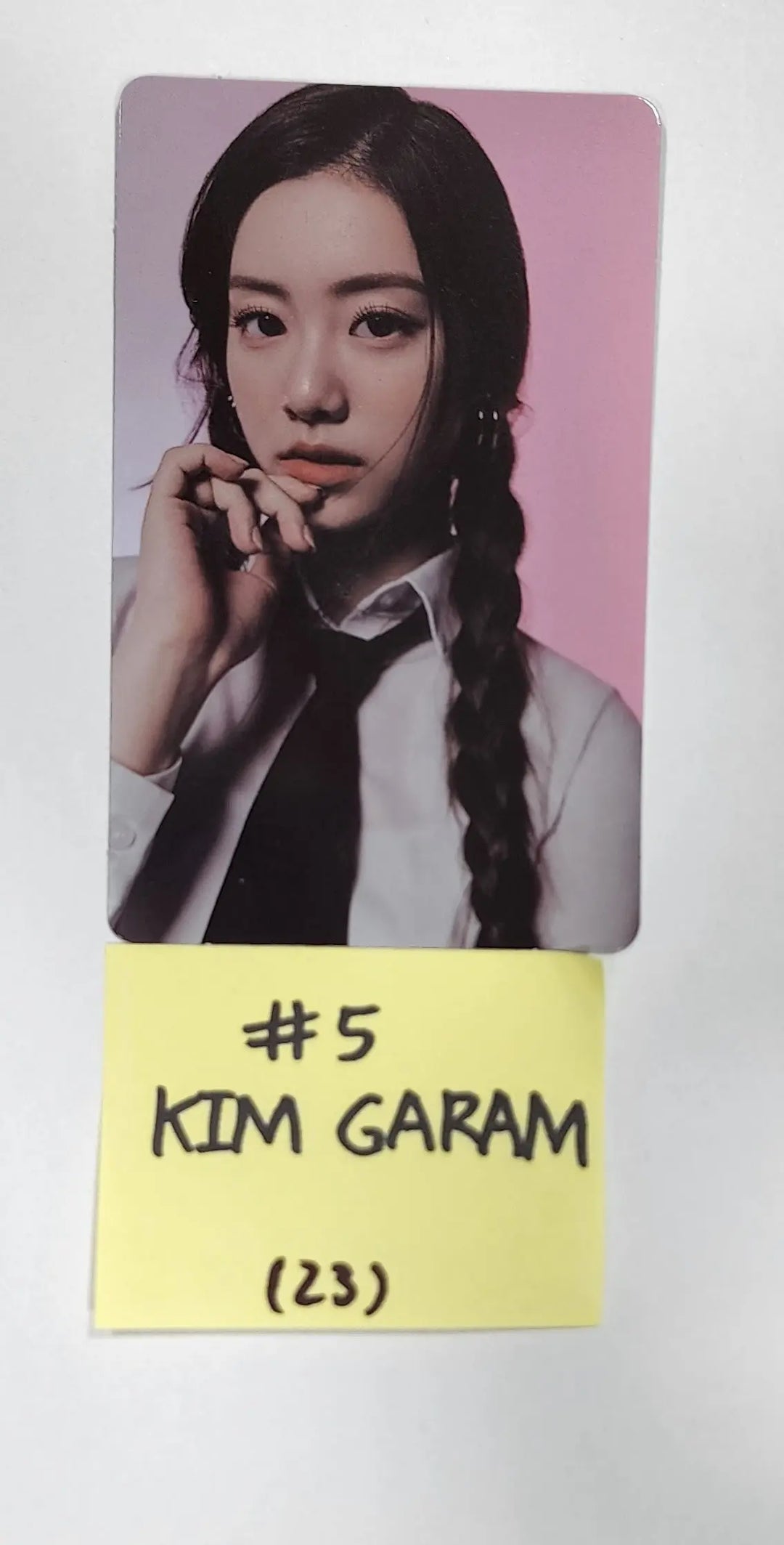 LE SSERAFIM "FEARLESS" - Official Photocard [Monochrome Bouquet ver.] - HALLYUSUPERSTORE