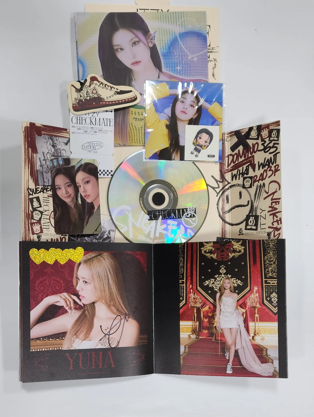 Yuna (of ITZY) - polaroid &amp; Hand Autographed(Signed) Album [SPECIAL EDITION Ver] - HALLYUSUPERSTORE