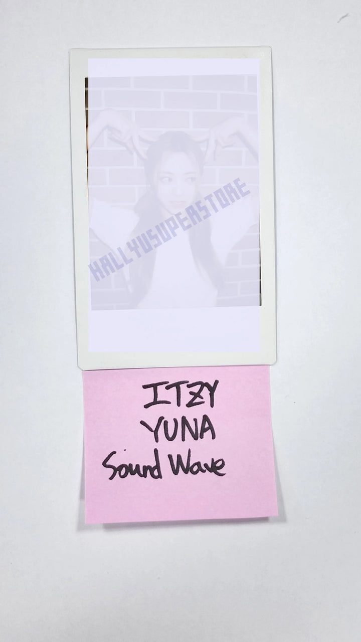 Yuna (of ITZY) - polaroid &amp; Hand Autographed(Signed) Album [SPECIAL EDITION Ver] - HALLYUSUPERSTORE
