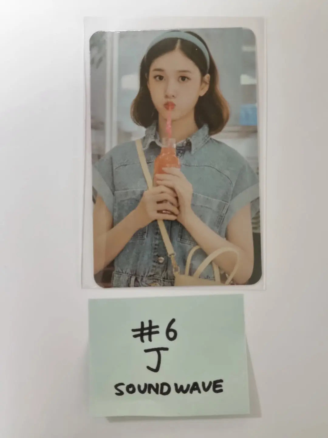 StayC "Stay in Chicago" 1ST PHOTOBOOK - Soundwave Pre-Order Benefit Photocard - HALLYUSUPERSTORE