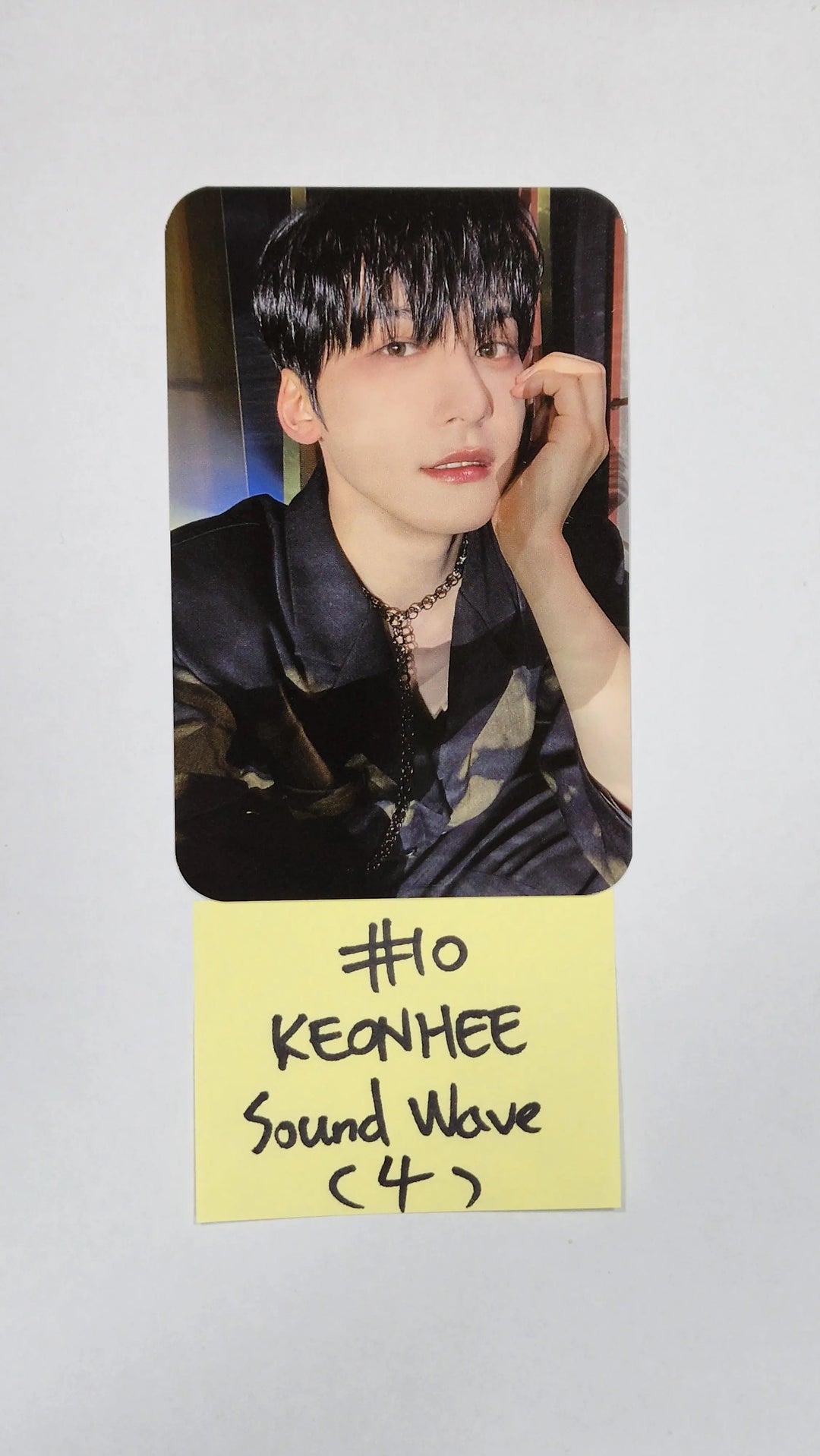 Oneus "MALUS" - Soundwave Luckydraw Event Photocard - HALLYUSUPERSTORE